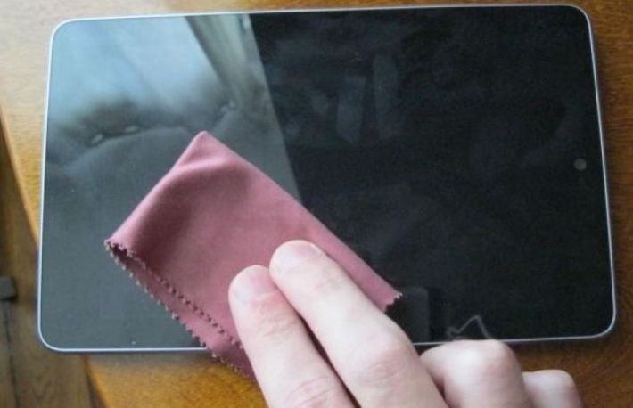 Cum se curata un touchscreen?