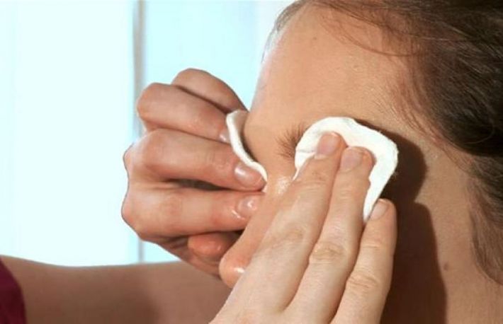 Cum sa indepartezi machiajul din zona ochilor?