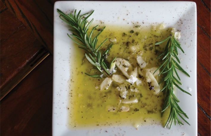 Cum se face sosul de usturoi cu unt?