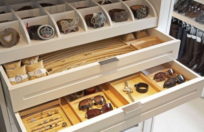 Accesorii pentru o garderoba simpla