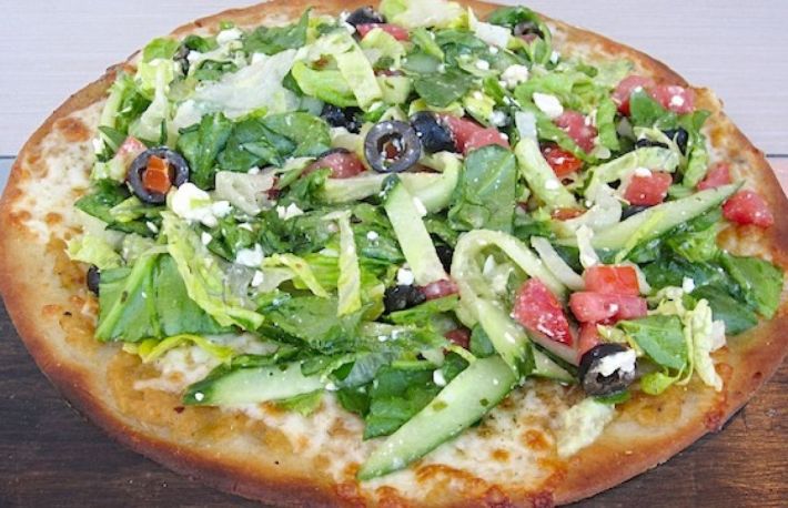 Afla cum se prepara pizza sub forma de salata