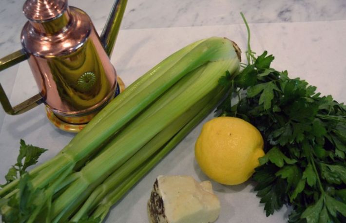  Cum sa slabesti consumand o bautura din numai doua ingrediente