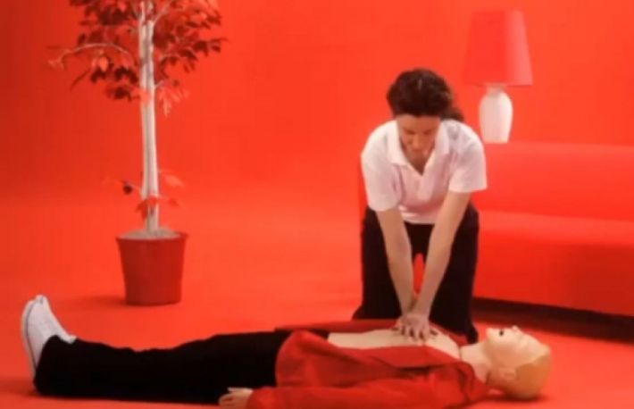 Cum se aplica resuscitarea cardio-pulmonara unui copil sau adolescent