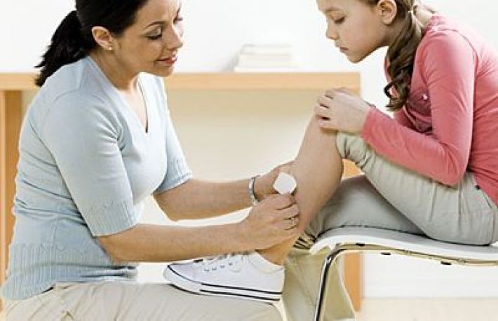 Cum sa dai primul ajutor daca nu ai la indemana bandaje