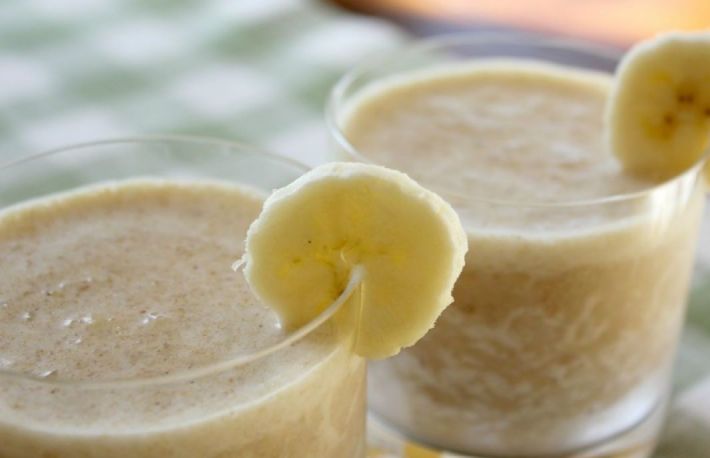 Smoothie cu unt de arahide si banane