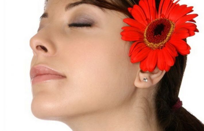 Cum sa redeschizi o gaura din ureche partial inchisa