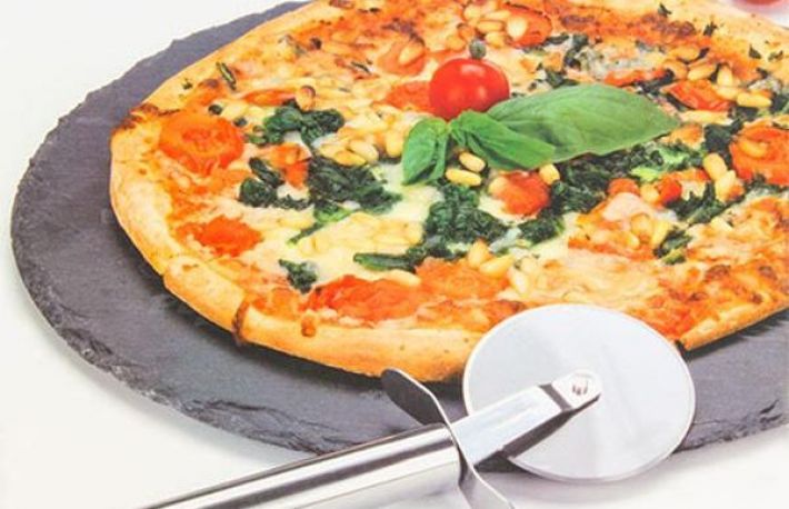 Cum se curata o piatra de copt pizza