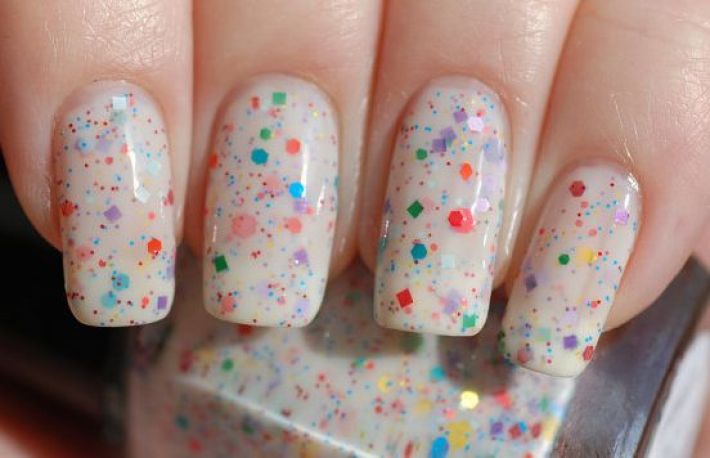 Cum se aplica corect oja cu sclipici 