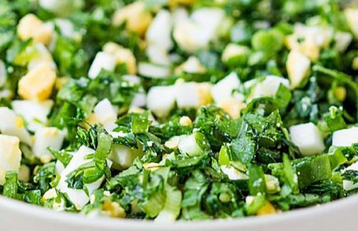 Cum sa faci SALATA de LEURDA cu OUA si BRANZA