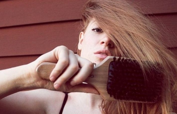 Cum sa ai grija de parul proaspat spalat. 5 exemple de ASA NU!