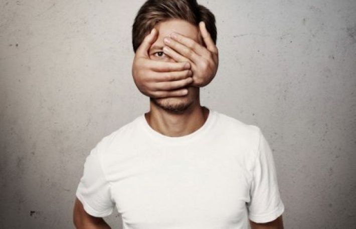 Cum sa invingi TIMIDITATEA. 14 sfaturi de care trebuie sa tii cont