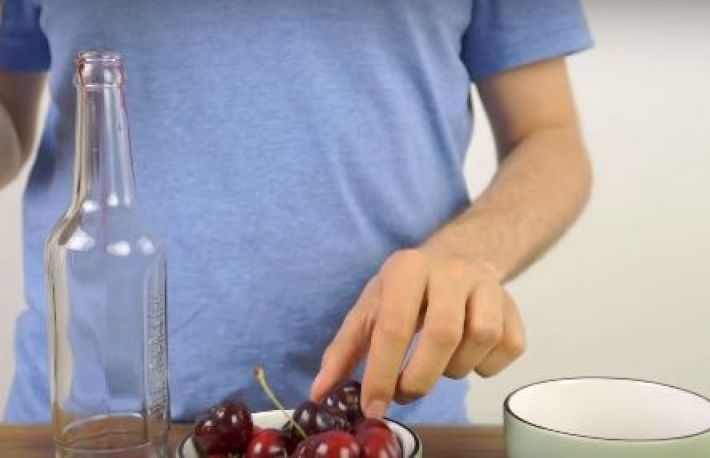 Cum sa scoti samburii din cirese/visine. Metoda mai simpla nu exista