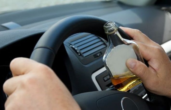 In cat timp elimini alcoolul din organism? Studiul care te ajuta sa stii cand sa te urci sau nu la volan