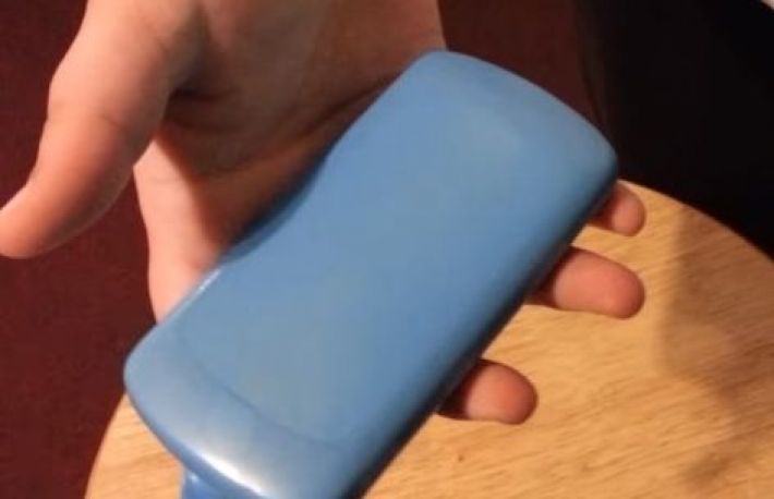 Cum sa faci o husa pentru telefon. Ai nevoie de un minut