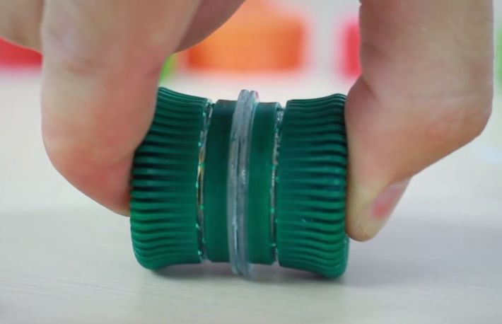 Cum sa faci un recipient din capace de plastic