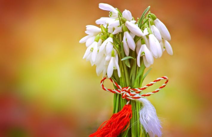 Martisor. Florile si martisoarele se pot oferi si in scoli
