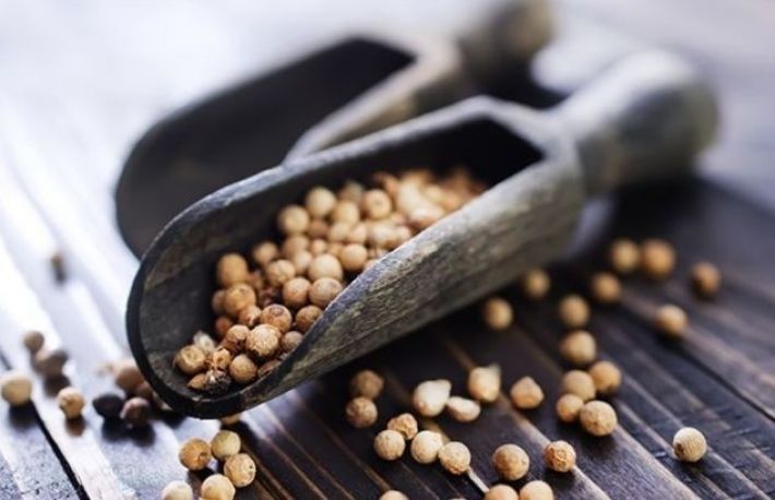 Cum sa deosebesti condimentele naturale de falsuri