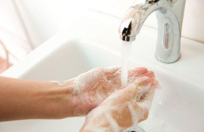 Cum sa va protejati de microbi in public?