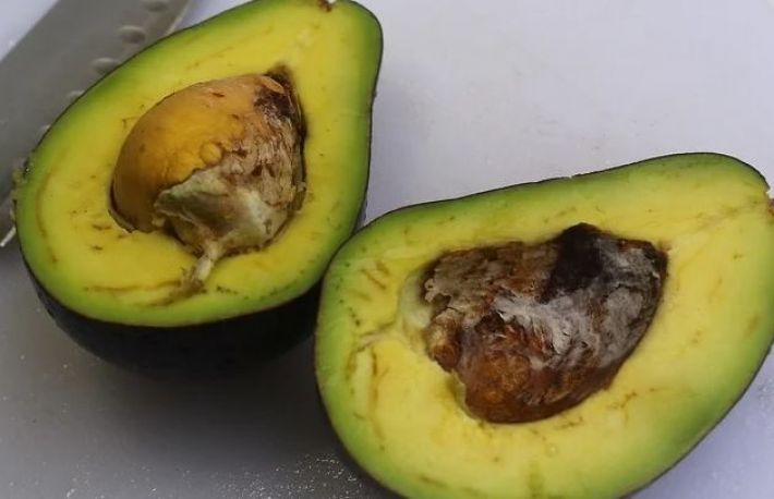 Cum sa iti dai seama daca un avocado e alterat