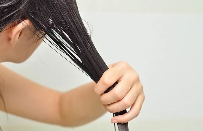 Cum sa decolorezi parul in mod natural. Foloseste miere