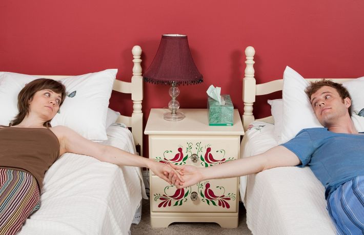 Cuplu. De ce e bine sa dormiti, uneori, in paturi separate