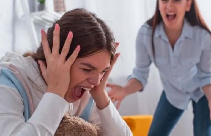 Ai fost crescut de parinti toxici? Te poti vindeca! Iata cum