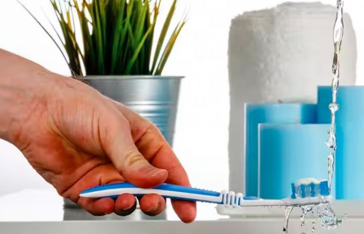 Cum sa igienizezi periuta de dinti