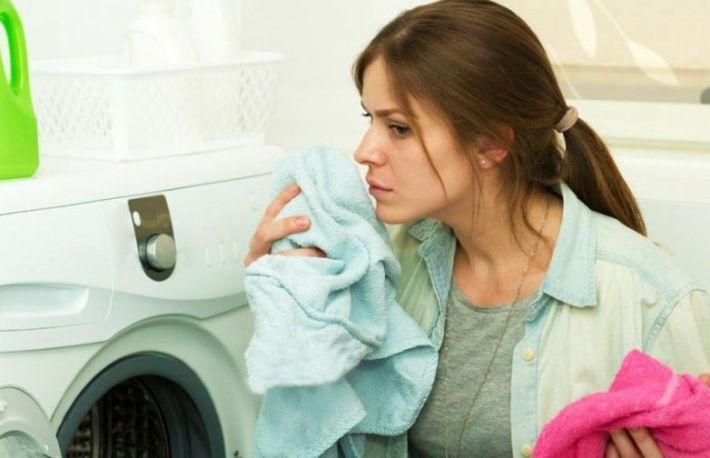 De ce miros prosoapele urat. Cum sa remediezi problema