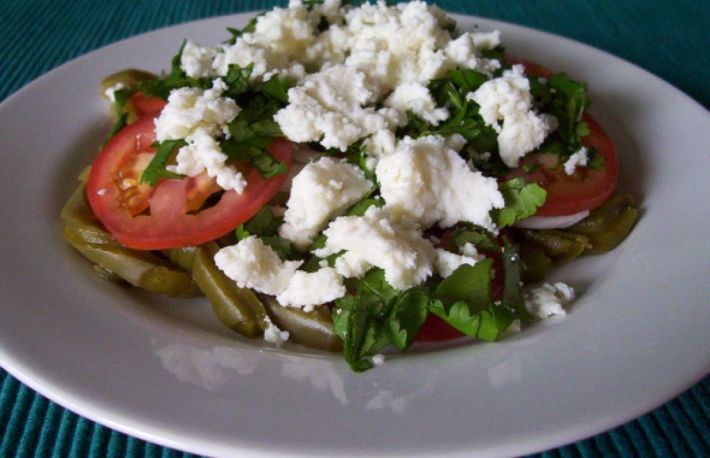 Cum se prepara salata Nopalito?