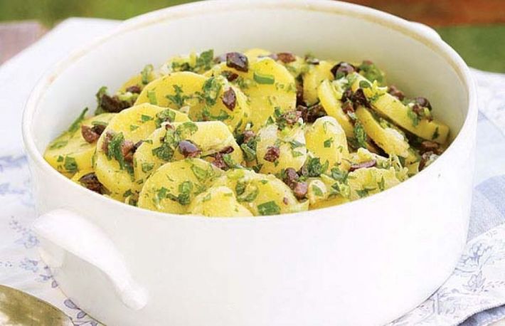 Salata de cartofi cu ceapa