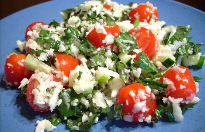 Salata de conopida cu rosii