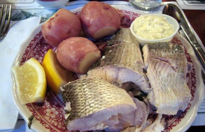 Calcan fiert cu cartofi si unt