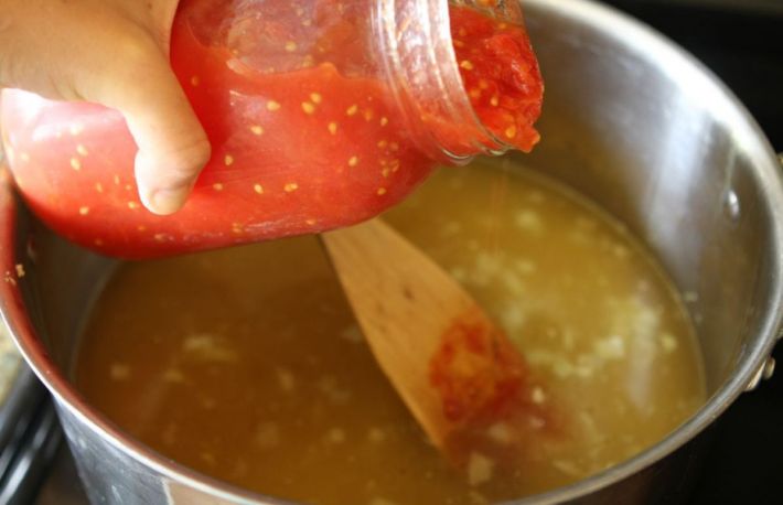 Rosii conservate in borcan