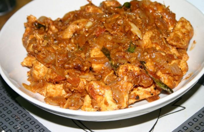 Creier de vita fiert cu sos de rosii