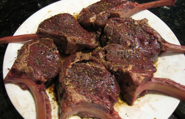 Cotlete de caprioara fripte la tigaie