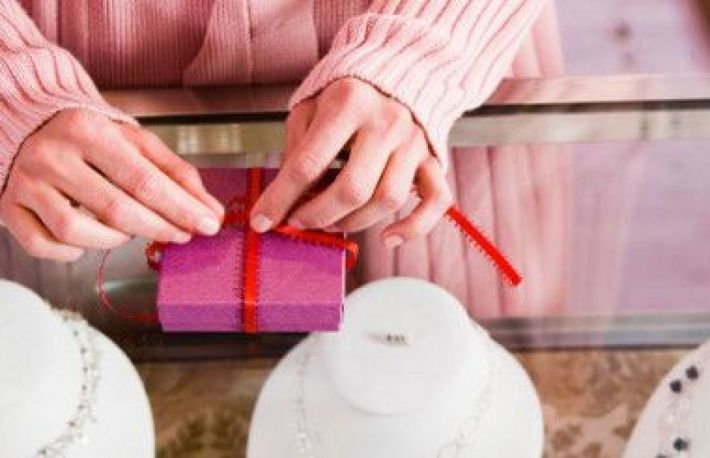 Cum puteti sarbatori Craciunul, fara a cheltui prea multi bani?