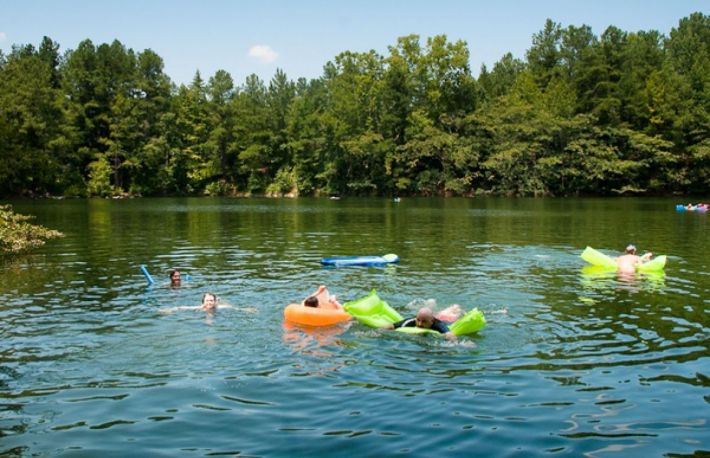 Cum puteti sa va mentineti la suprafata apei, in cazul unui pericol de inec?