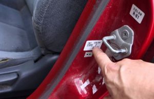 Cum sa afli codul de culoare al masinii